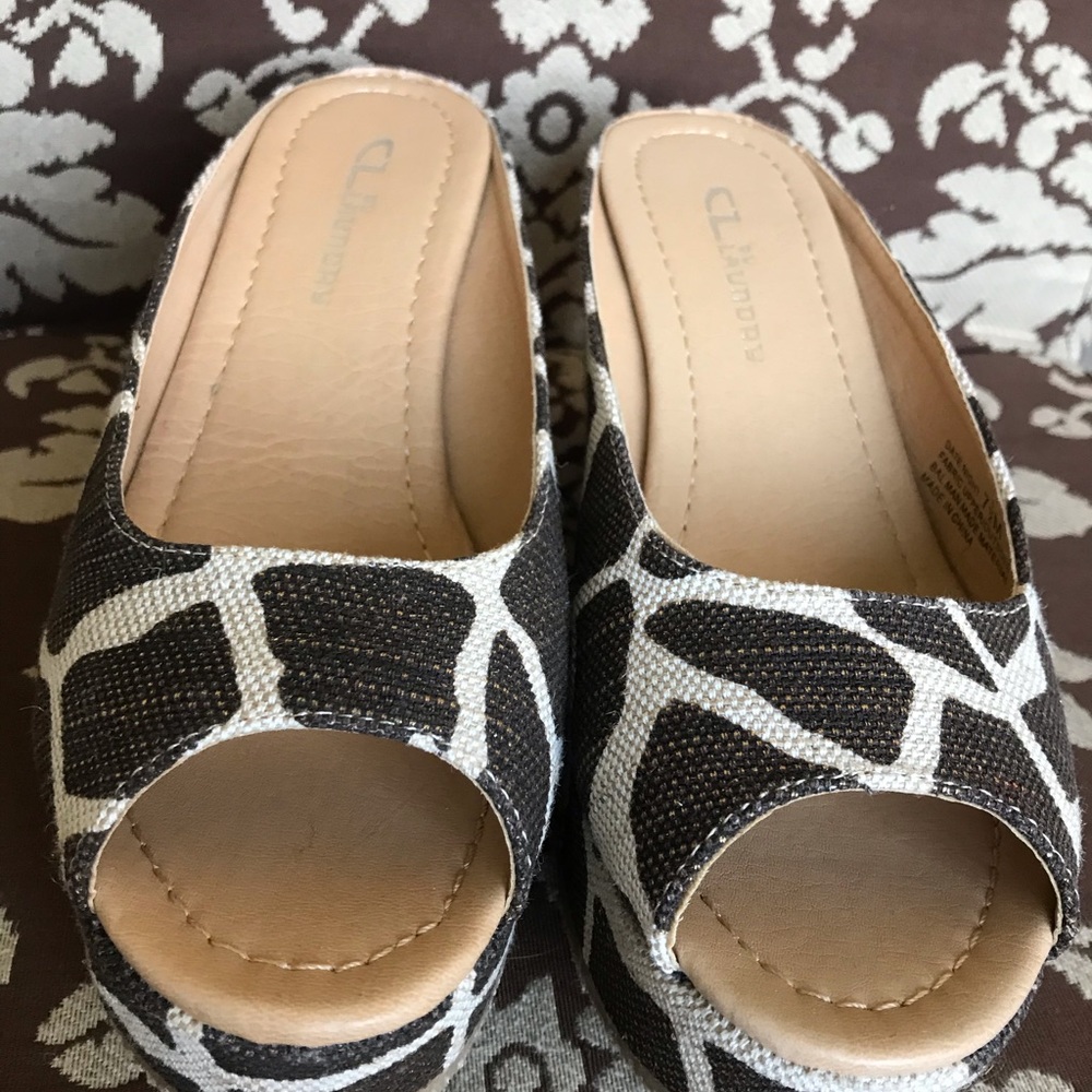 NWOT Adorable Cow print wedges